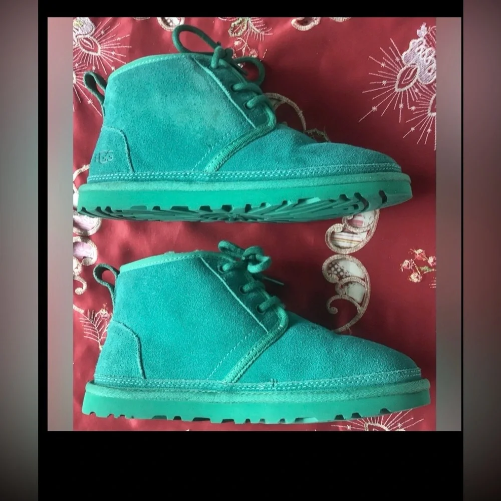 UGG Neumel Suede Chukka Boots Wool Lined S/N 1094269 in emerald green size 6